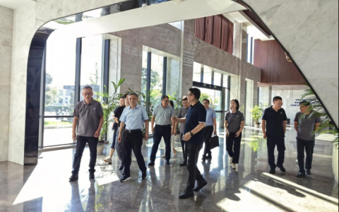 携手共进，智造未来——金华职业技术大学校长梁克东一行到访918博天堂股份